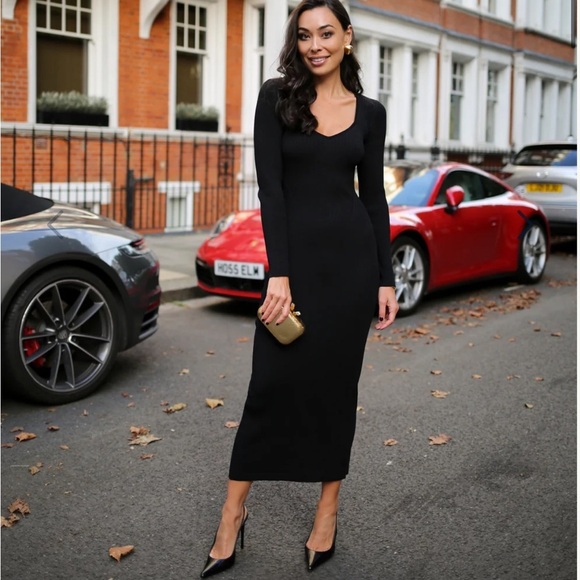 Everyone Loves The Weekend London In Black Dress - Picture 1 of 7